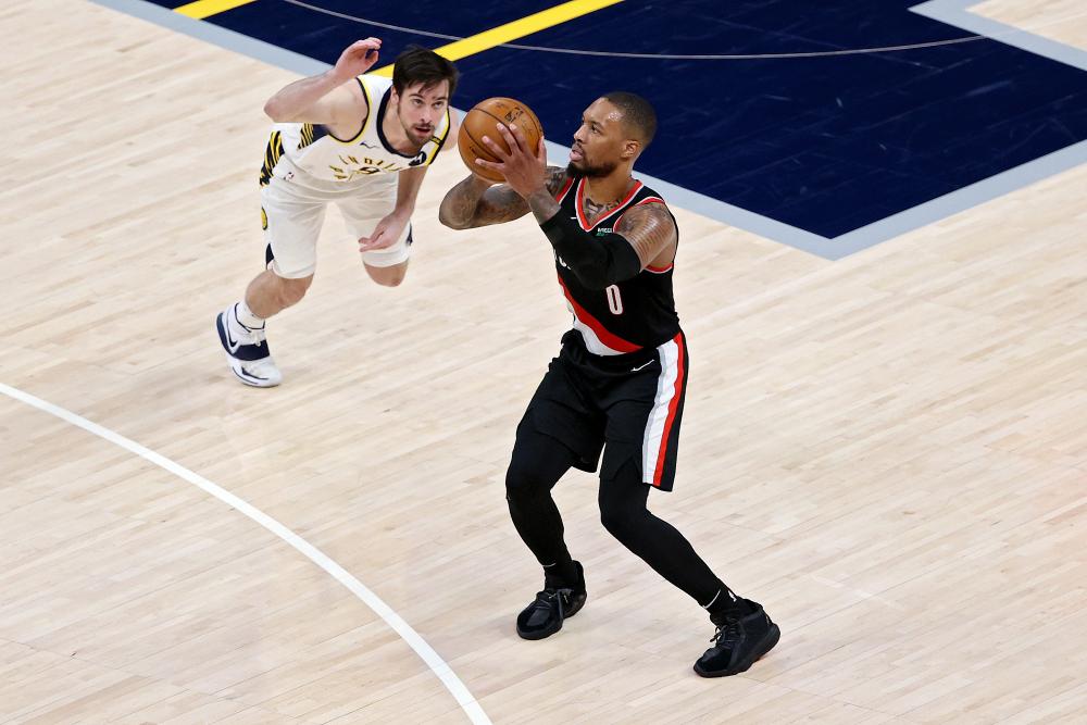 开拓者联手击败步行者！利拉德砍下全队最高分