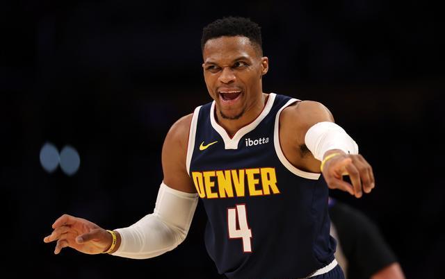 米切尔惊艳全场，威少助攻爆棚，狂砍50分逆转取胜！